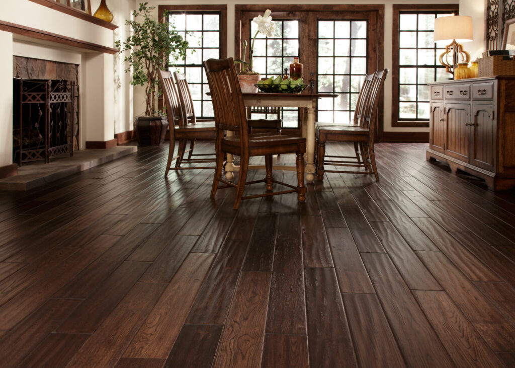 hardwood floor in Livingroom